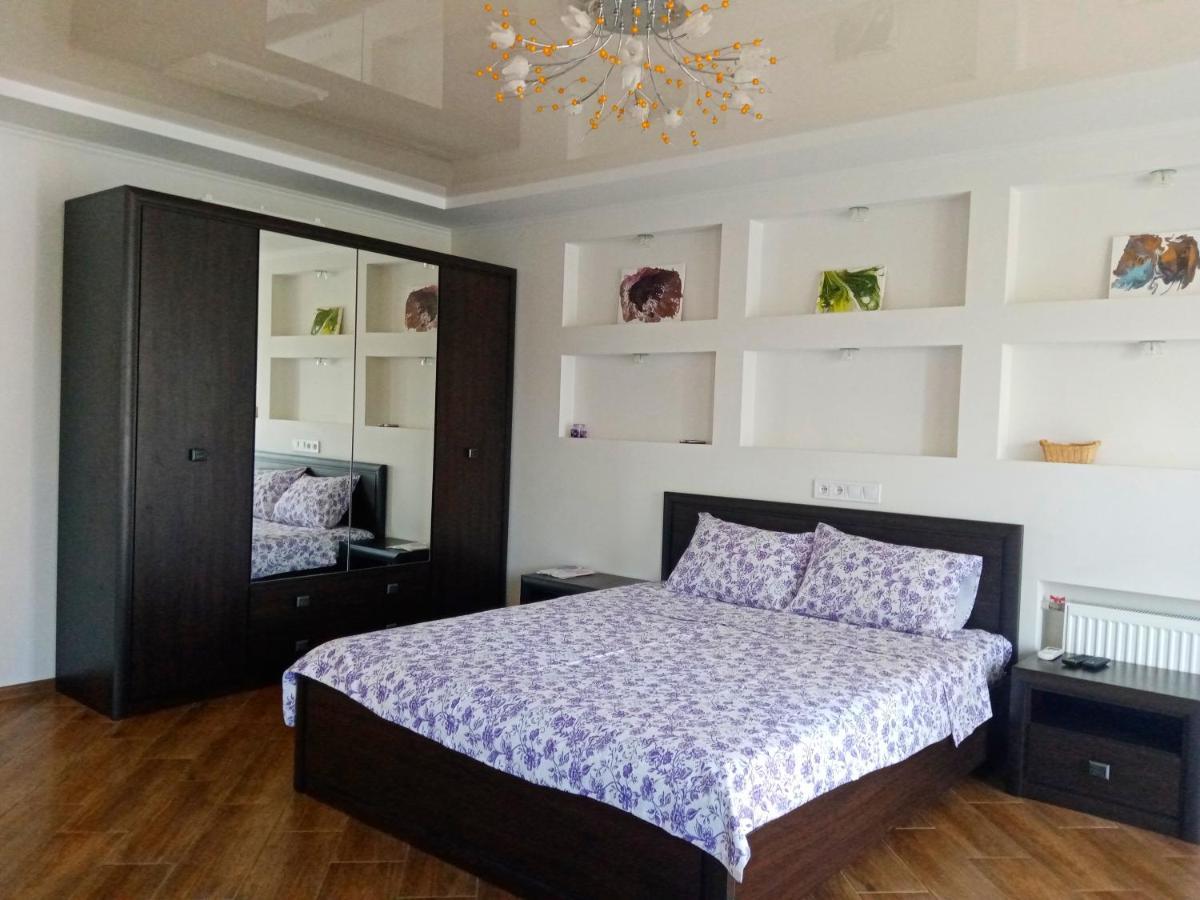 1-room Studio center Čerkasy Esterno foto
