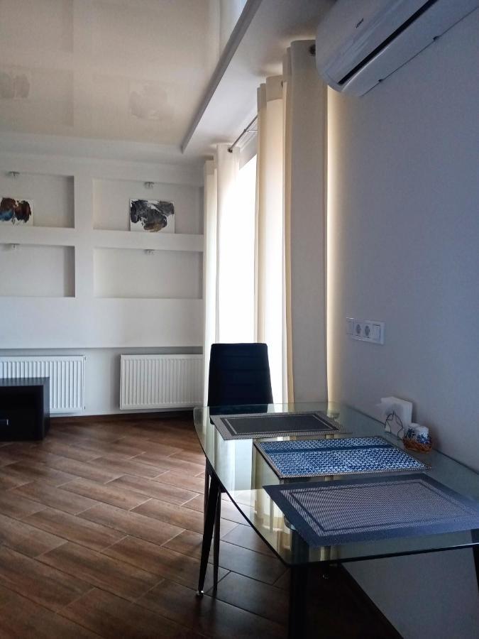 1-room Studio center Čerkasy Esterno foto